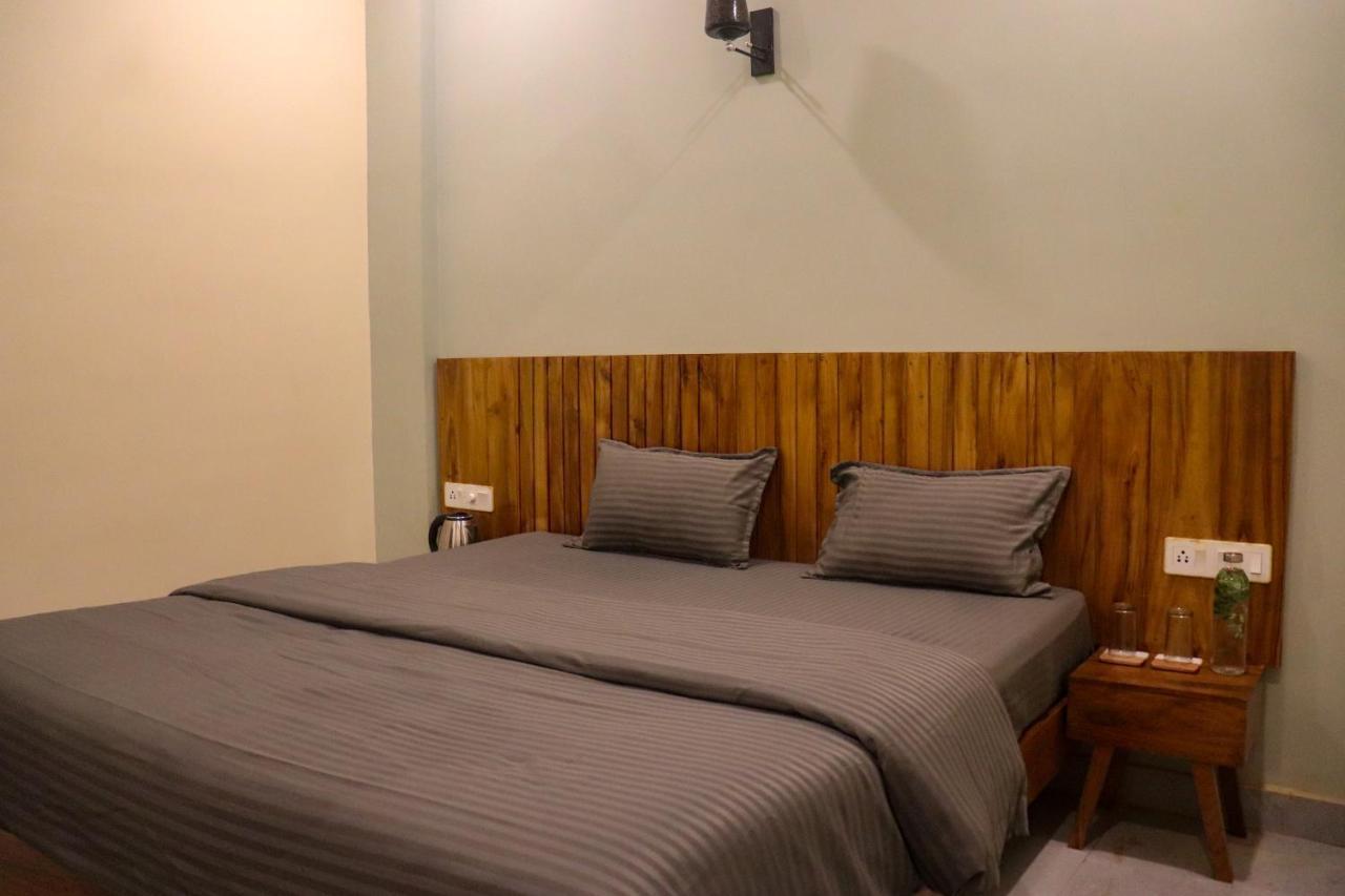 Tavasmi Hostel Puri Bagian luar foto