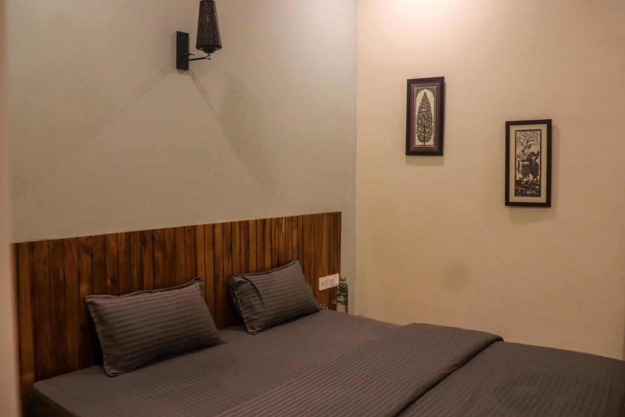 Tavasmi Hostel Puri Bagian luar foto