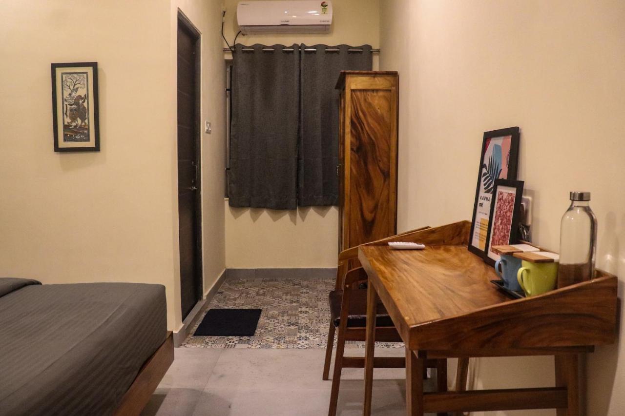 Tavasmi Hostel Puri Bagian luar foto