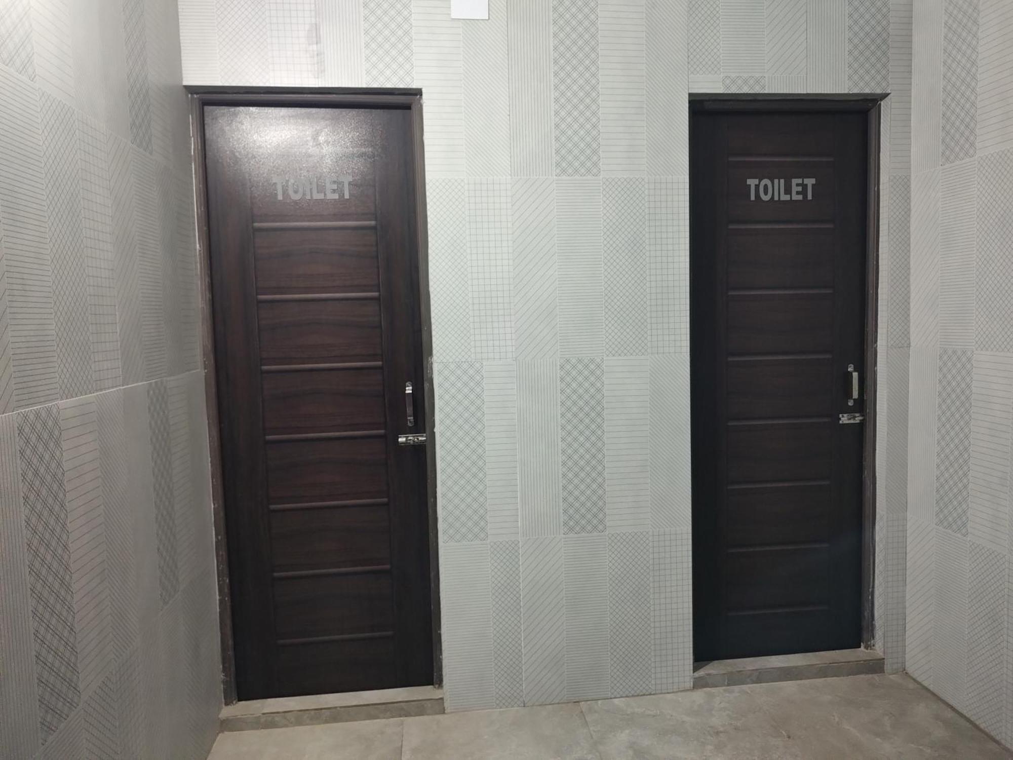 Tavasmi Hostel Puri Bagian luar foto